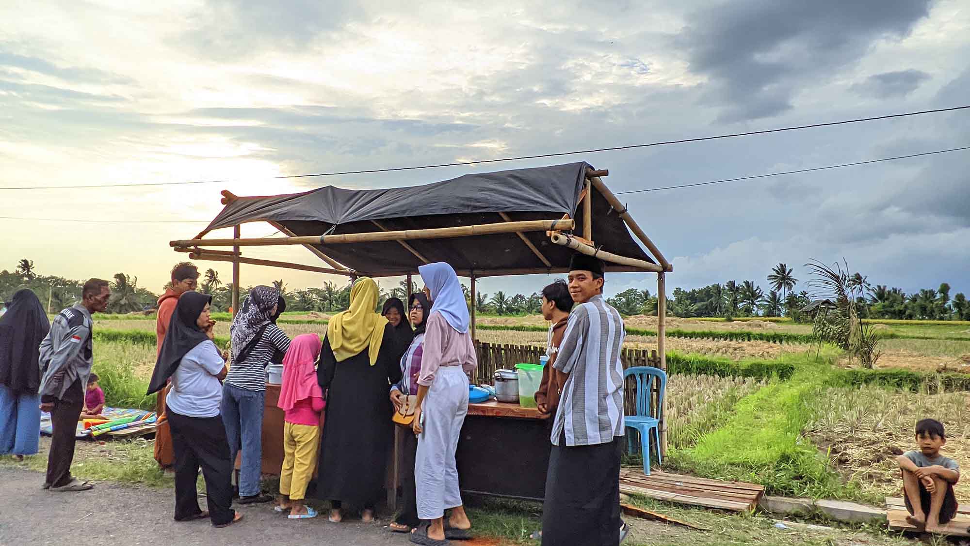 Yuk! Kunjungi Pasar Kuliner Aby Cinta Kembang Kerang Nikmati Suasana Belanja di Tepi sawah