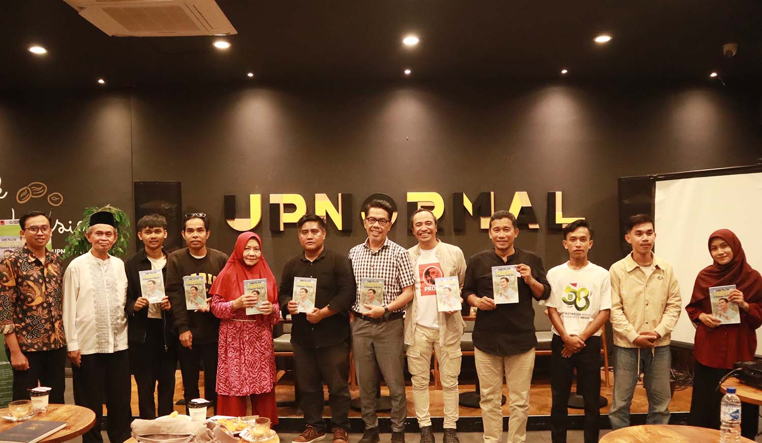Dr Hamdi Launching Buku "Gaya Politik Samsul di Panggung Pilpres 2024"