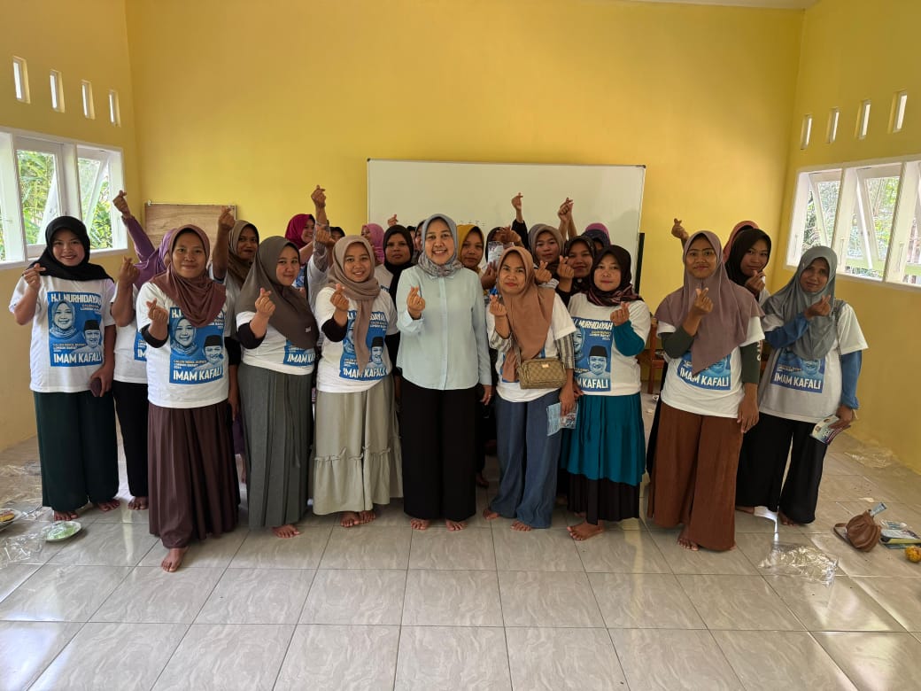 Cabup Nurhidayah Kukuhkan Srikandi, Cawabup Imam Kafali Gunakan Trail