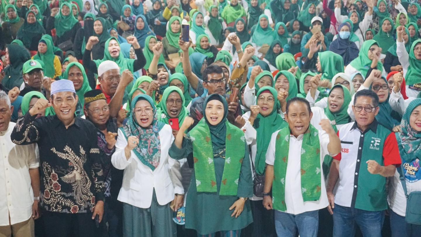 Antusiasme Ribuan Relawan Sambut Rohmi-Firin di Sumbawa Barat
