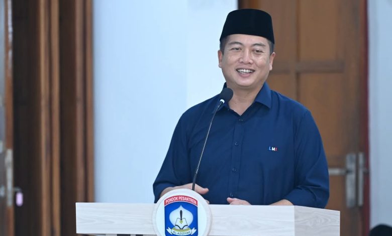 Gubernur NTB Lalu Muhamad Iqbal menghadiri acara Halal Bihalal dan Temu Alumni di Aula Ponpes Al Aziziyah.