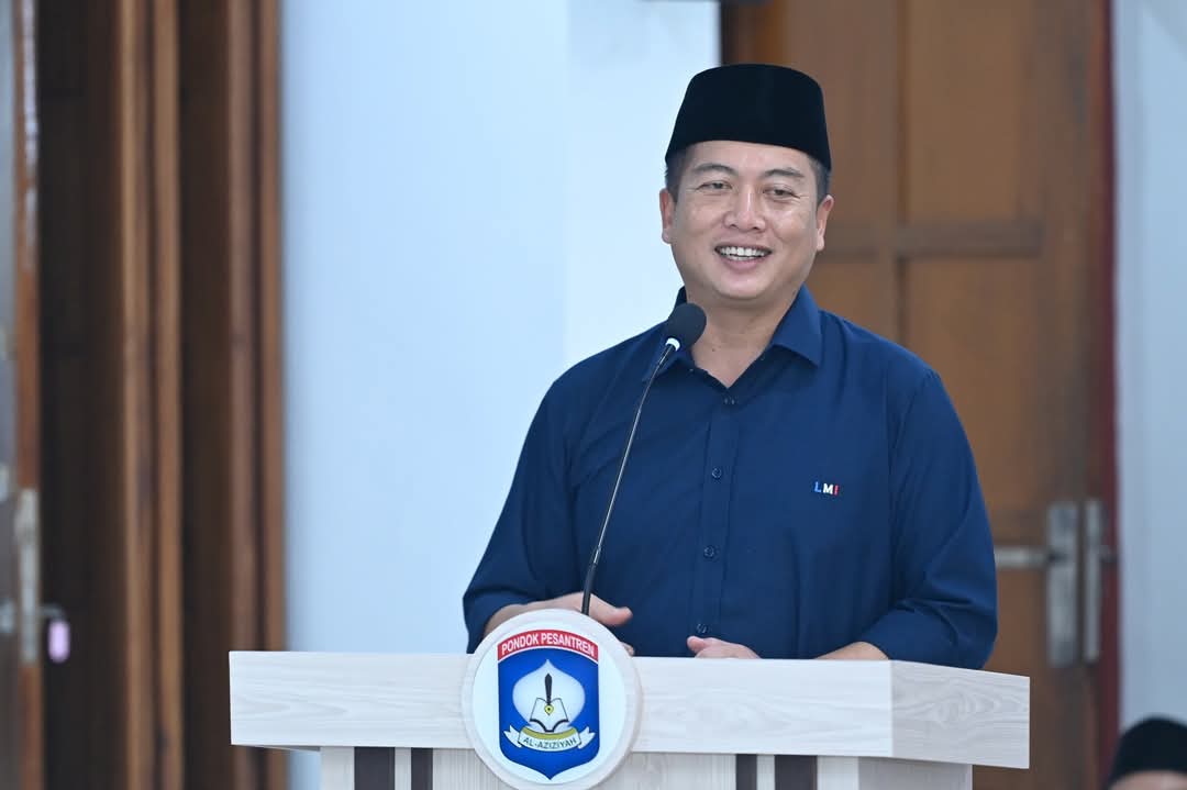 Gubernur NTB Lalu Muhamad Iqbal menghadiri acara Halal Bihalal dan Temu Alumni di Aula Ponpes Al Aziziyah.
